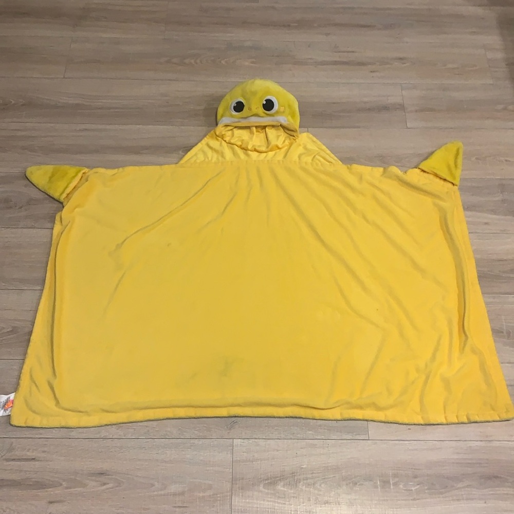 Pinkfong yellow Baby Shark Hooded Plush Toddler Throw blanket